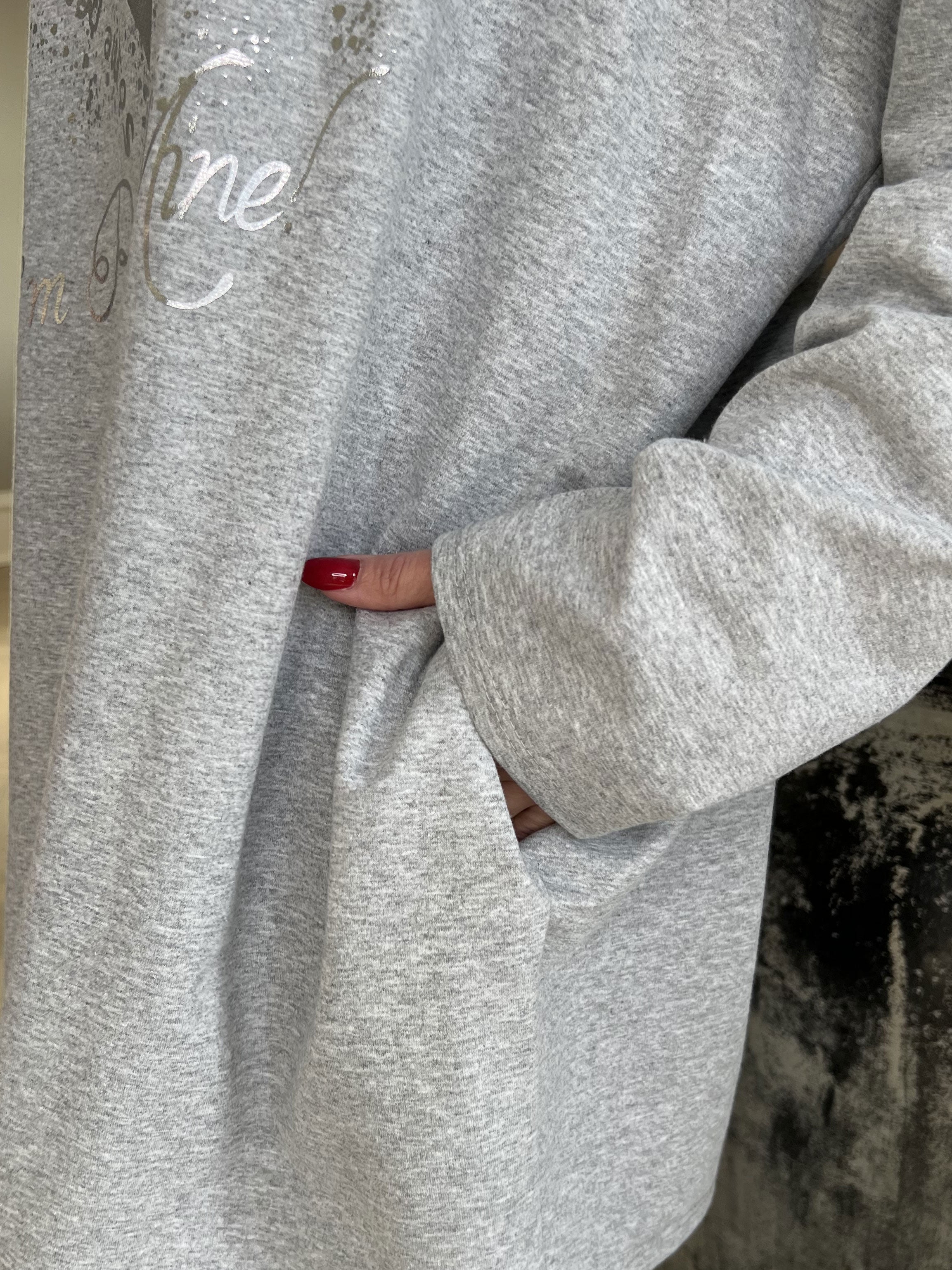 Hearty - Joggingblus med silverfärgad text och hjärta framtill